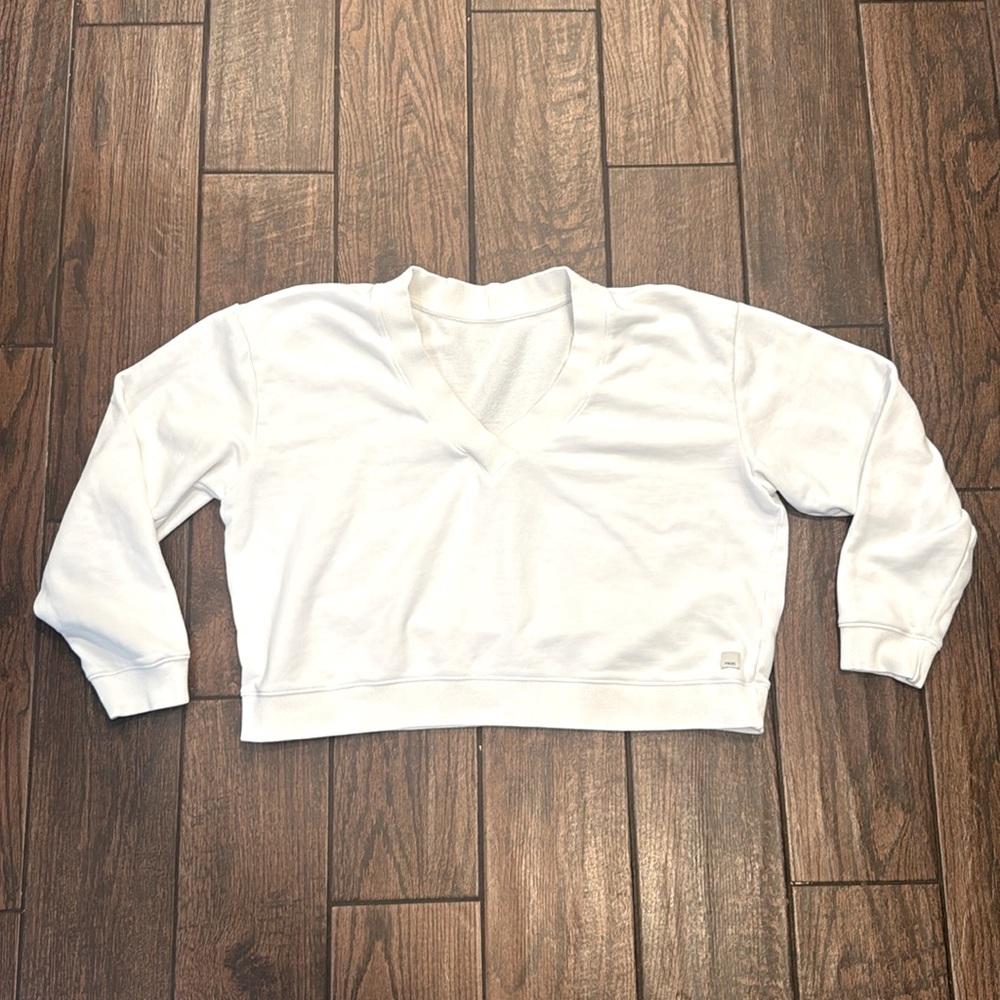 Vuori sedona white v neck sweatshirt size large